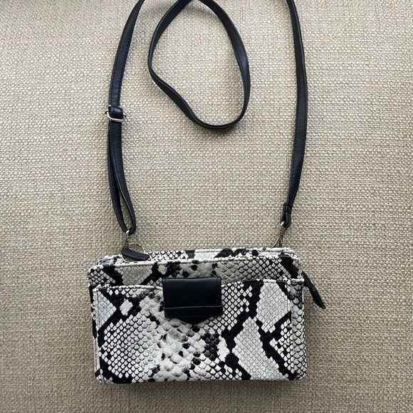 Enzo Angiolini Dyana Faux Snake Print Cross Body Bag with wallet - Picture 1 of 10